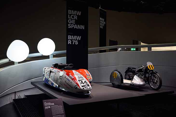 100 Jahre BMW Motorrad Jubiläumsausstellung im BMW Museum. BMW LCR Gespann, BMW R75 (Foto: BMW Group, Fabian Kirchbauer Photography)